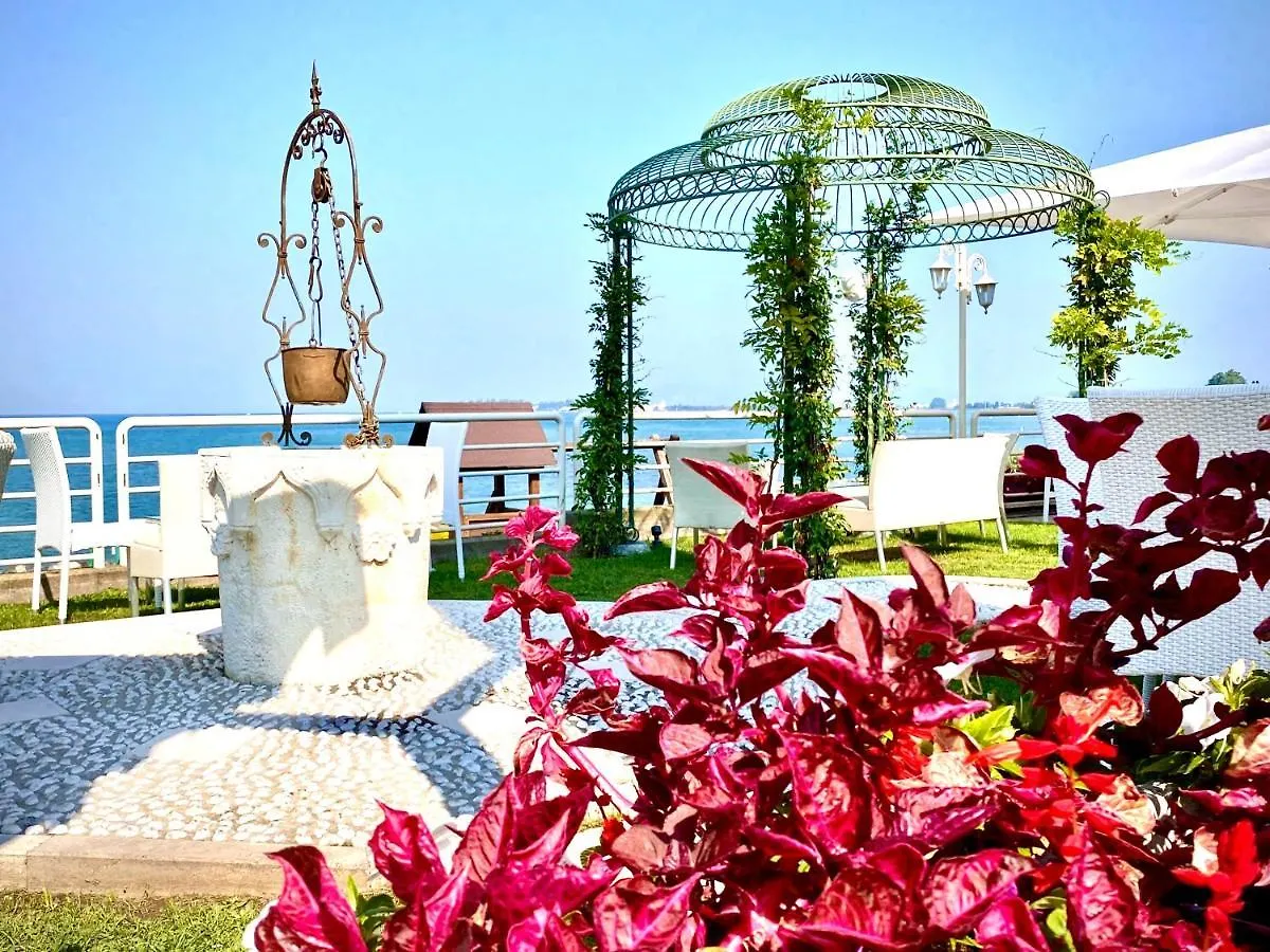 Hotel Aquila D'Oro Desenzano Desenzano del Garda 4*,