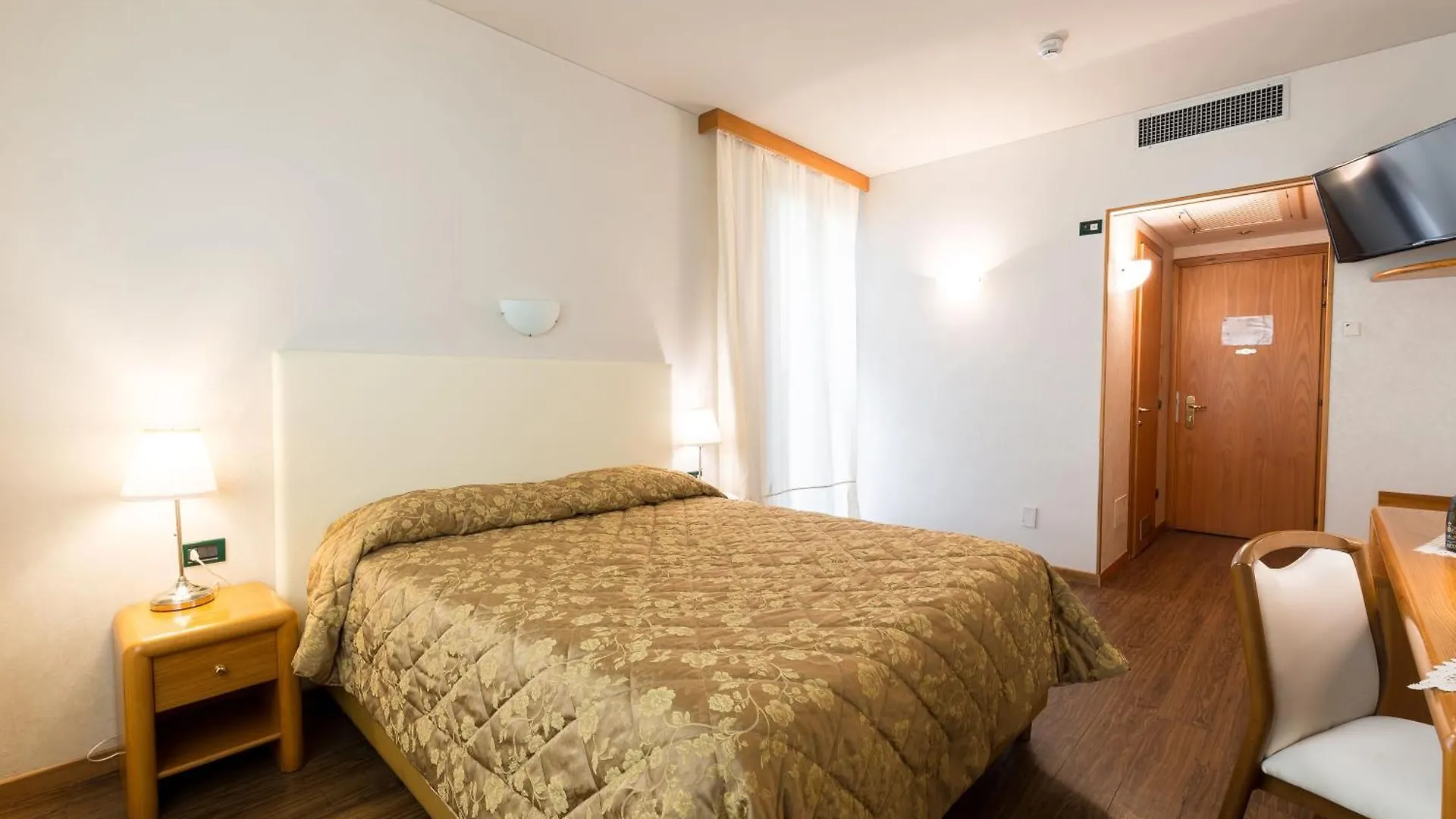 ****  Hotel Aquila D'Oro Desenzano Desenzano del Garda Italy